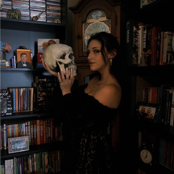 Meet your Posher, Hannah - Picture 1 of 6